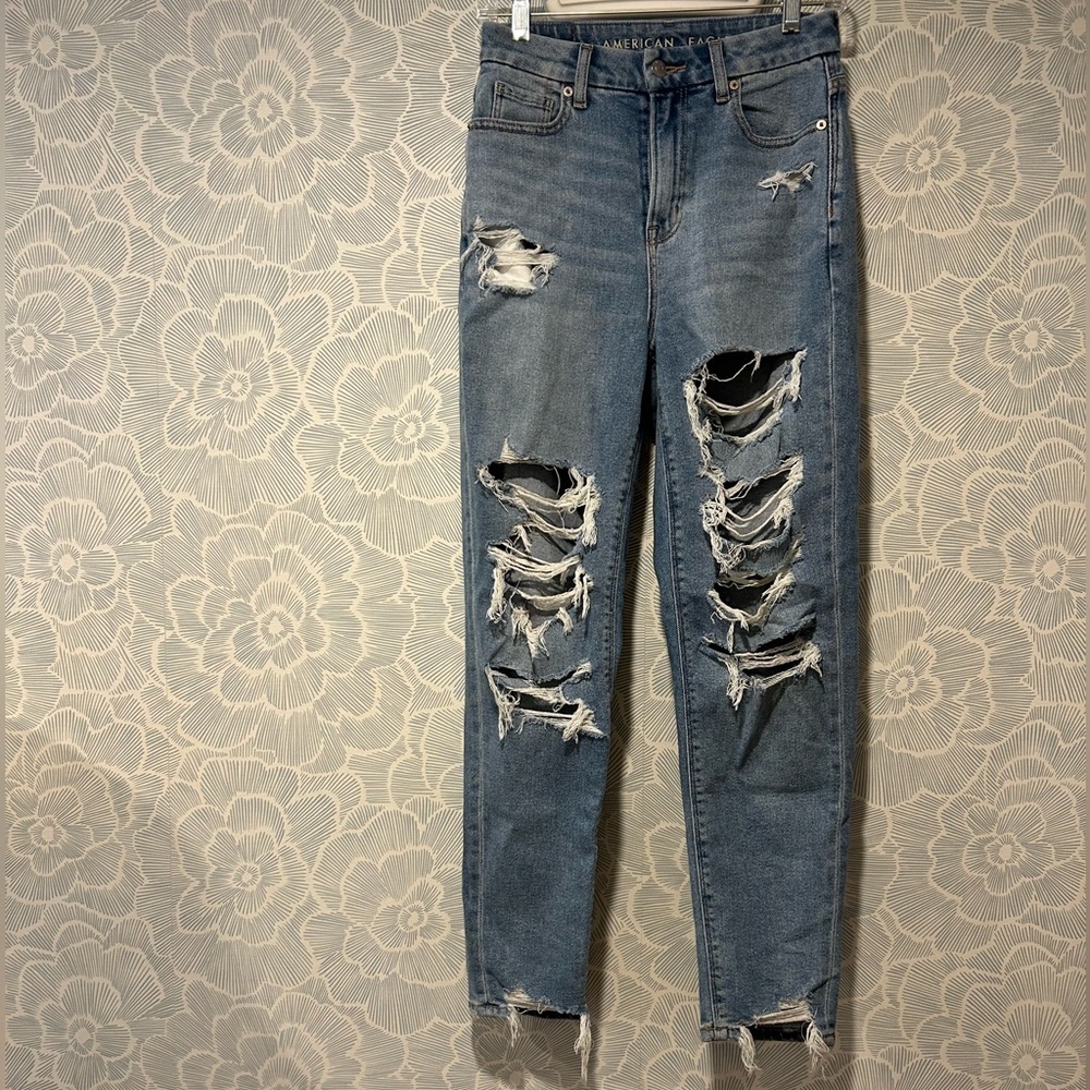 American Eagle Distressed Curvy Mom Jeans - Sz 0